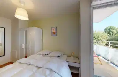 Common Area?w=400&h=260&fit=crop&q=40&auto=format&trim=auto