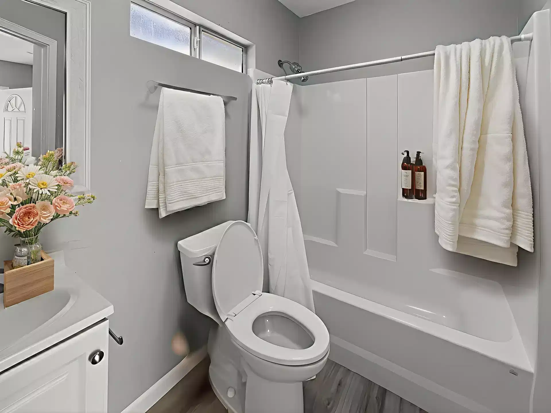 1137 W 37th Dr, Los Angeles - Los Angeles, California, United States - Bathroom
