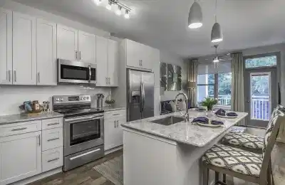 Greenside, Charlotte - Charlotte, North Carolina, United States - Kitchen