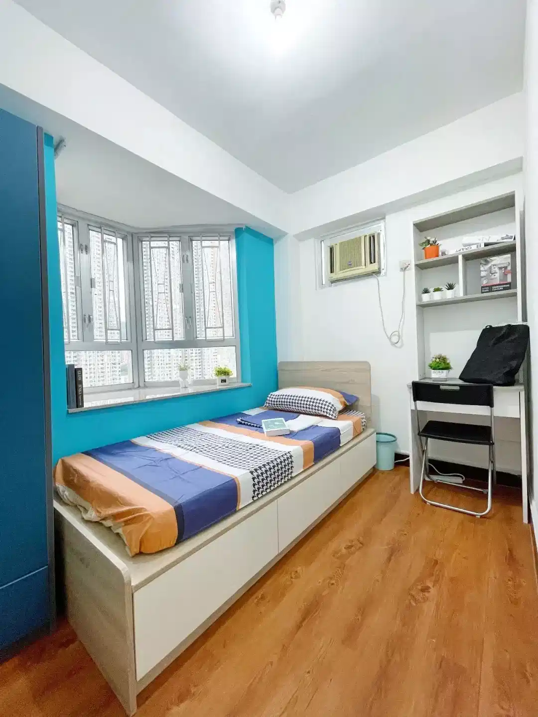 H2 Single Room - Bedroom?w=400&h=260&fit=crop&q=40&auto=format&trim=auto