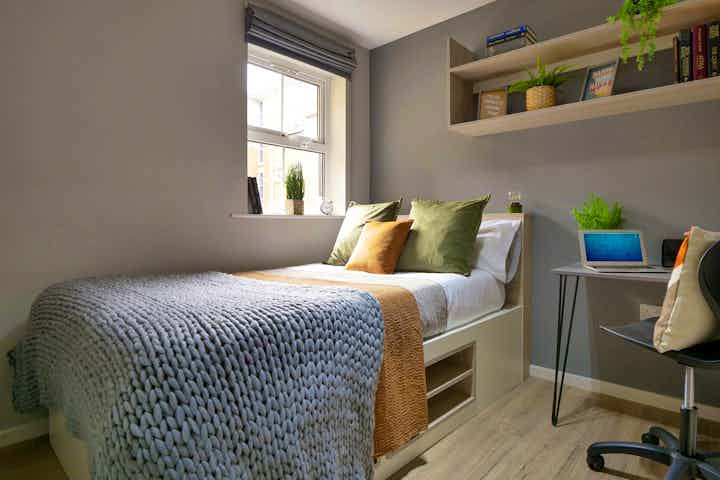 Essential 1 Bed Apartment - Bedroom