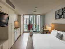 Studio - Bedroom?w=400&h=260&fit=crop&q=40&auto=format&trim=auto