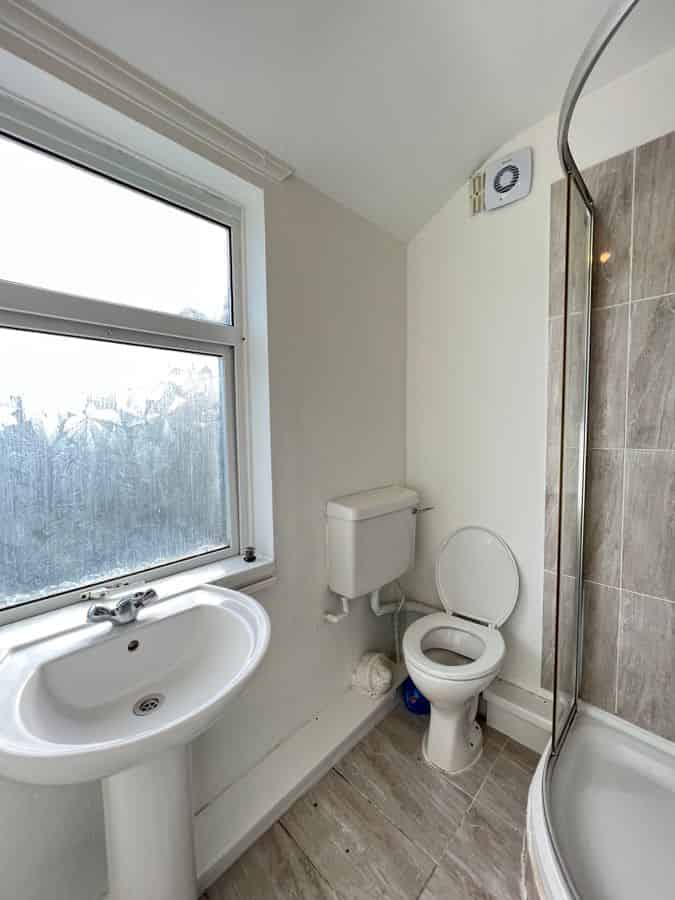 5 Bedroom Apartment - Kitchen?w=400&h=260&fit=crop&q=40&auto=format&trim=auto