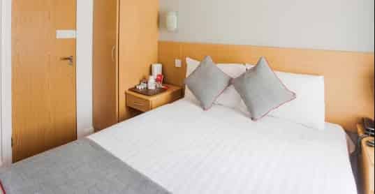Horn Lane W3, London - London, England, United Kingdom - Ensuite Room - Bedroom