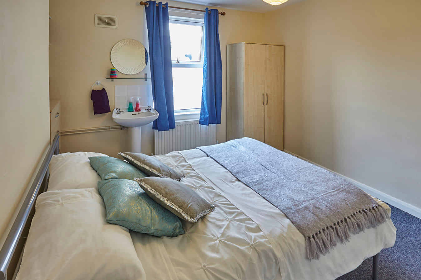 Homefield Road EX1, Exeter - Exeter, England, United Kingdom - 7 Bedroom Apartment - Bedroom