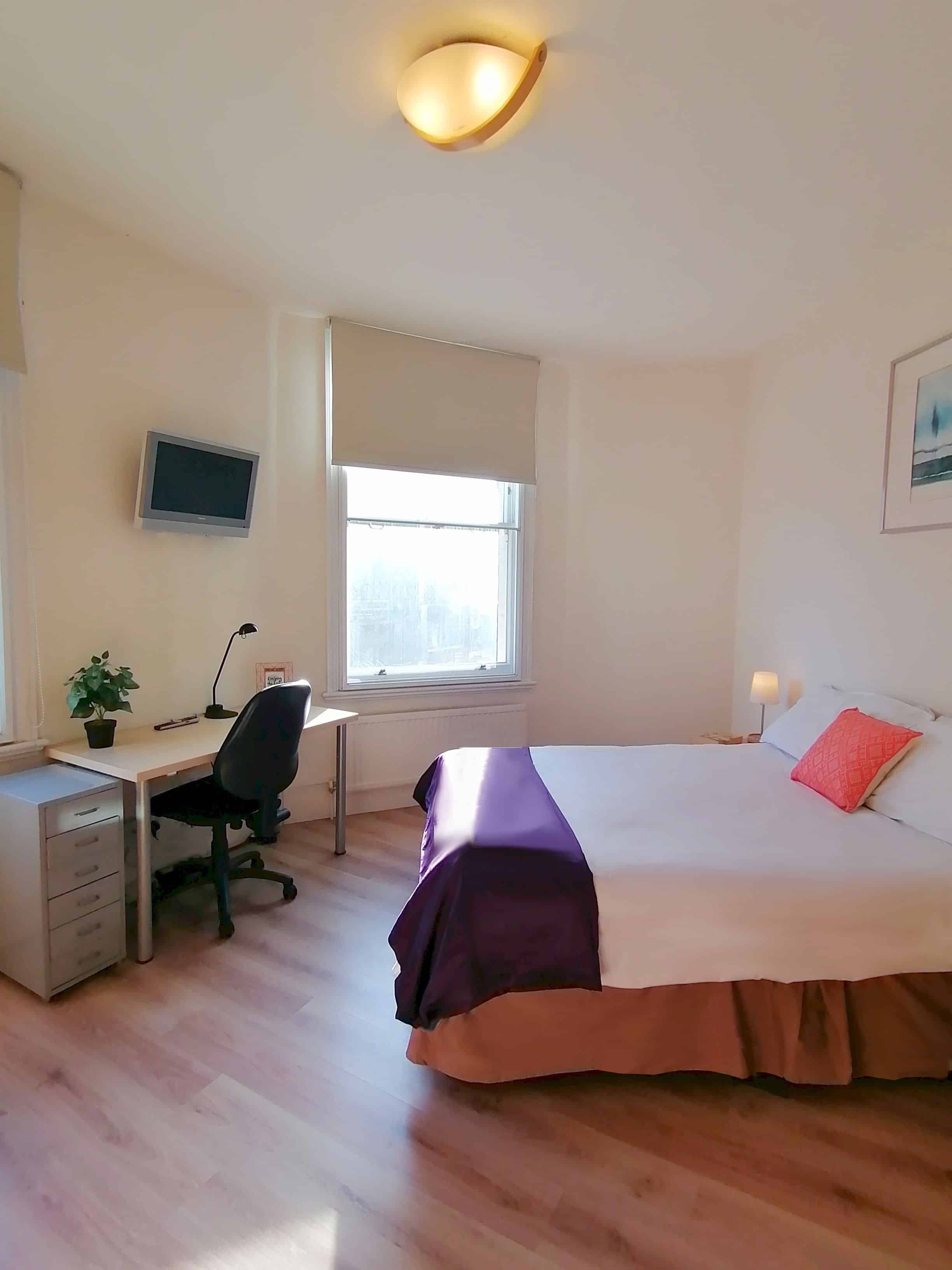 Half Twin Room - Bedroom?w=400&h=260&fit=crop&q=40&auto=format&trim=auto