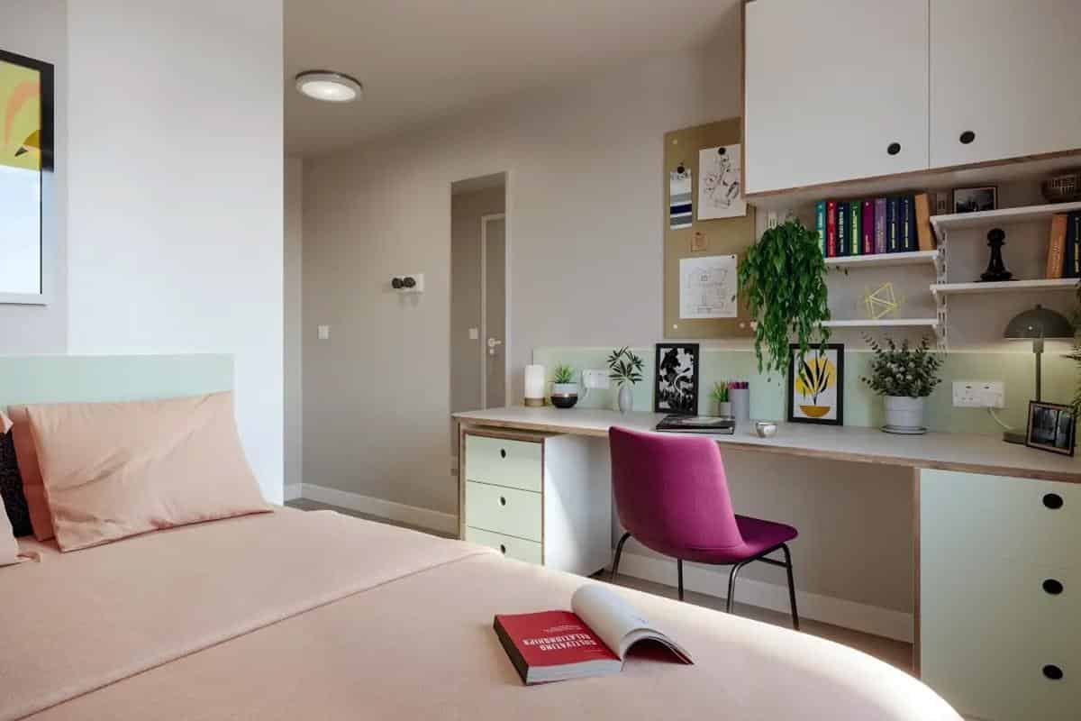 Amenities?w=400&h=260&fit=crop&q=40&auto=format&trim=auto