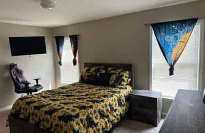 Amenities?w=400&h=260&fit=crop&q=40&auto=format&trim=auto