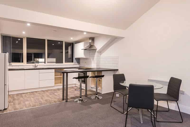 1 Bedroom 1 Bathroom Apartment - Bathroom?w=400&h=260&fit=crop&q=40&auto=format&trim=auto