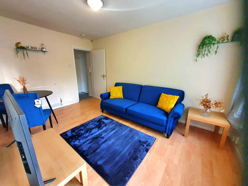 1 Bed 1 Bath - Bathroom?w=400&h=260&fit=crop&q=40&auto=format&trim=auto