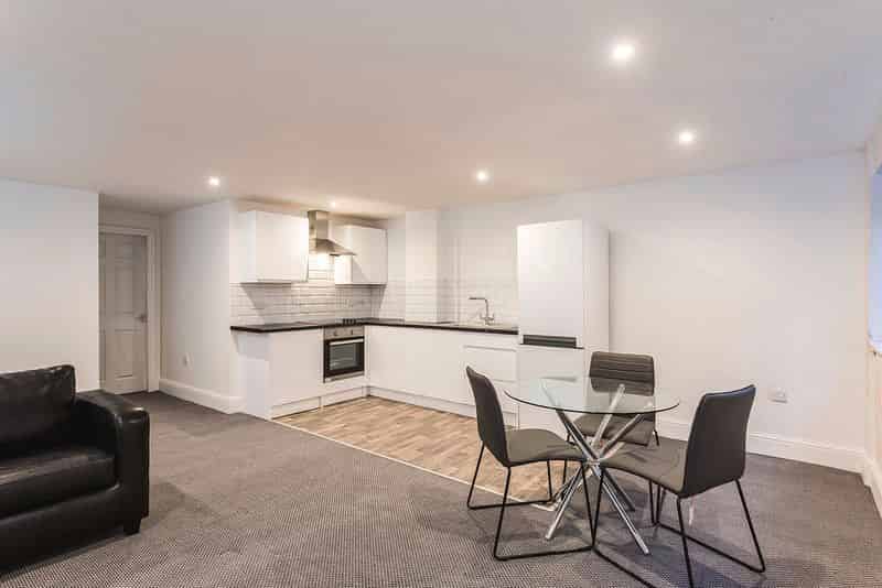 Riverside Court, Leeds - Leeds, England, United Kingdom - 2 Bed 1 Bath - Room