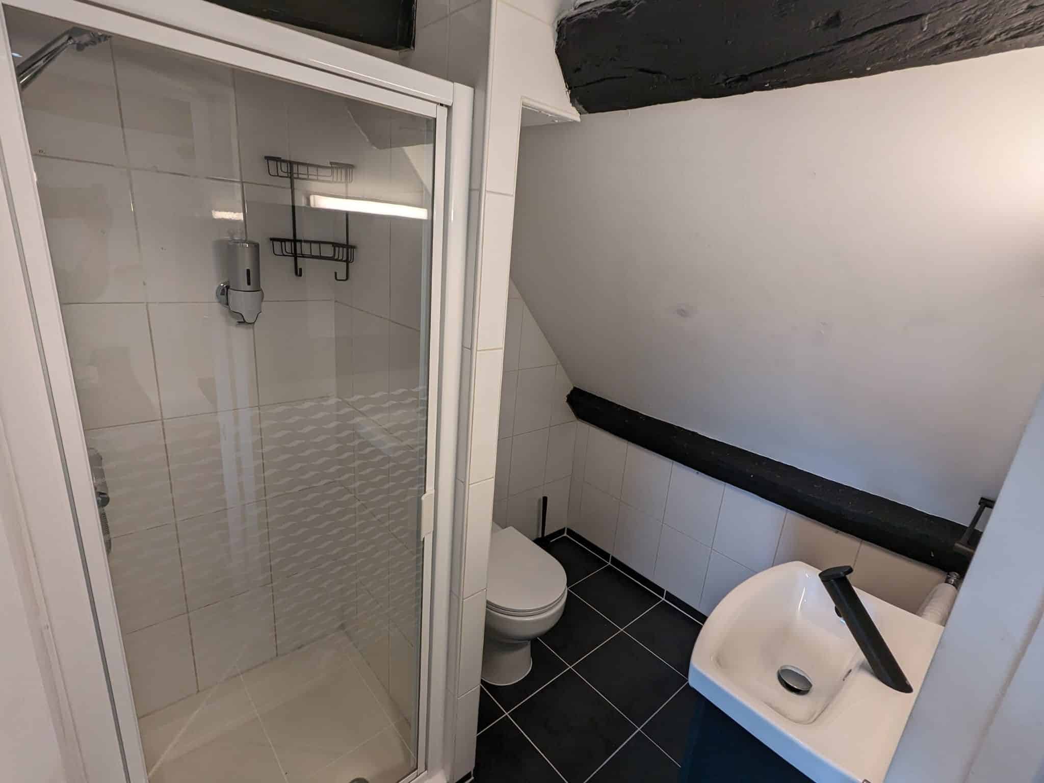 Amenities?w=400&h=260&fit=crop&q=40&auto=format&trim=auto