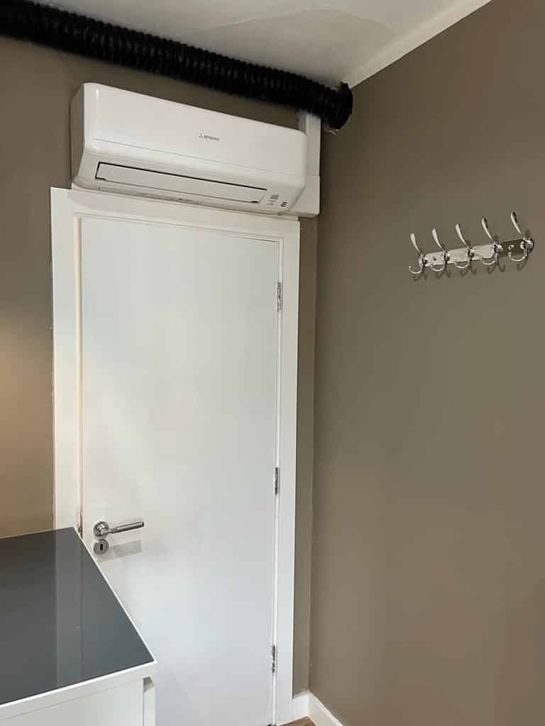 Studio Flat  1 - Kitchen?w=400&h=260&fit=crop&q=40&auto=format&trim=auto