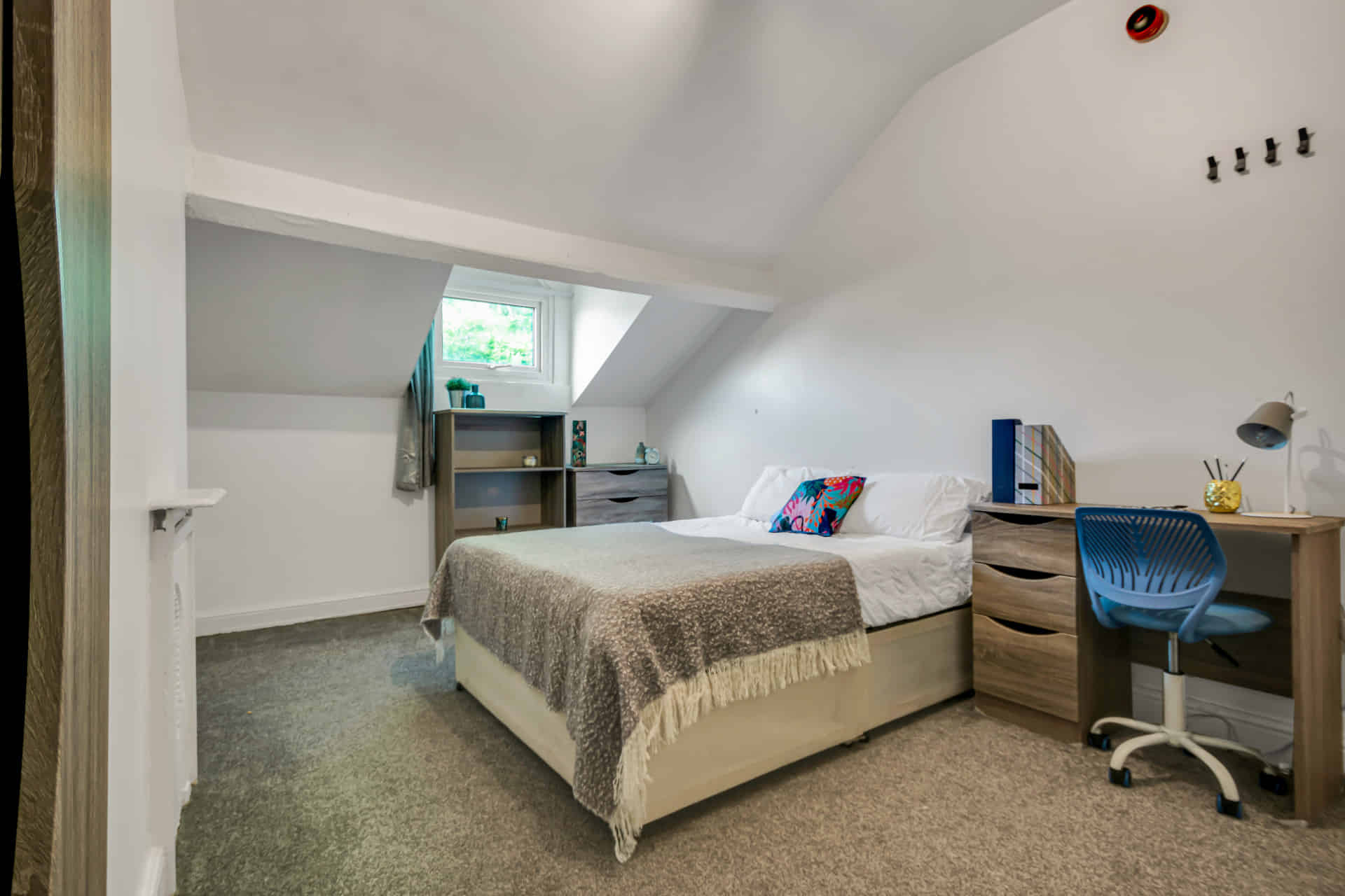 2 Winstanley Terrace - LS6 1DS, Leeds - Leeds, England, United Kingdom - 8 Bedroom 3 Bathroom - Bedroom