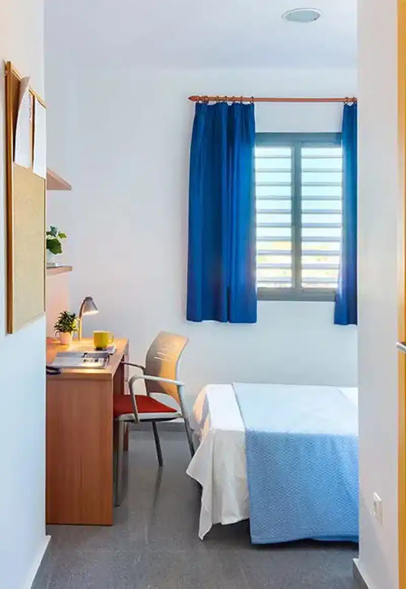 Amenities?w=400&h=260&fit=crop&q=40&auto=format&trim=auto