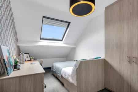 Flat 5 63 Brudenell Road LS6 1HA, Leeds - Leeds, England, United Kingdom - 7 Bedroom 2 Bathroom Apartment - Bedroom