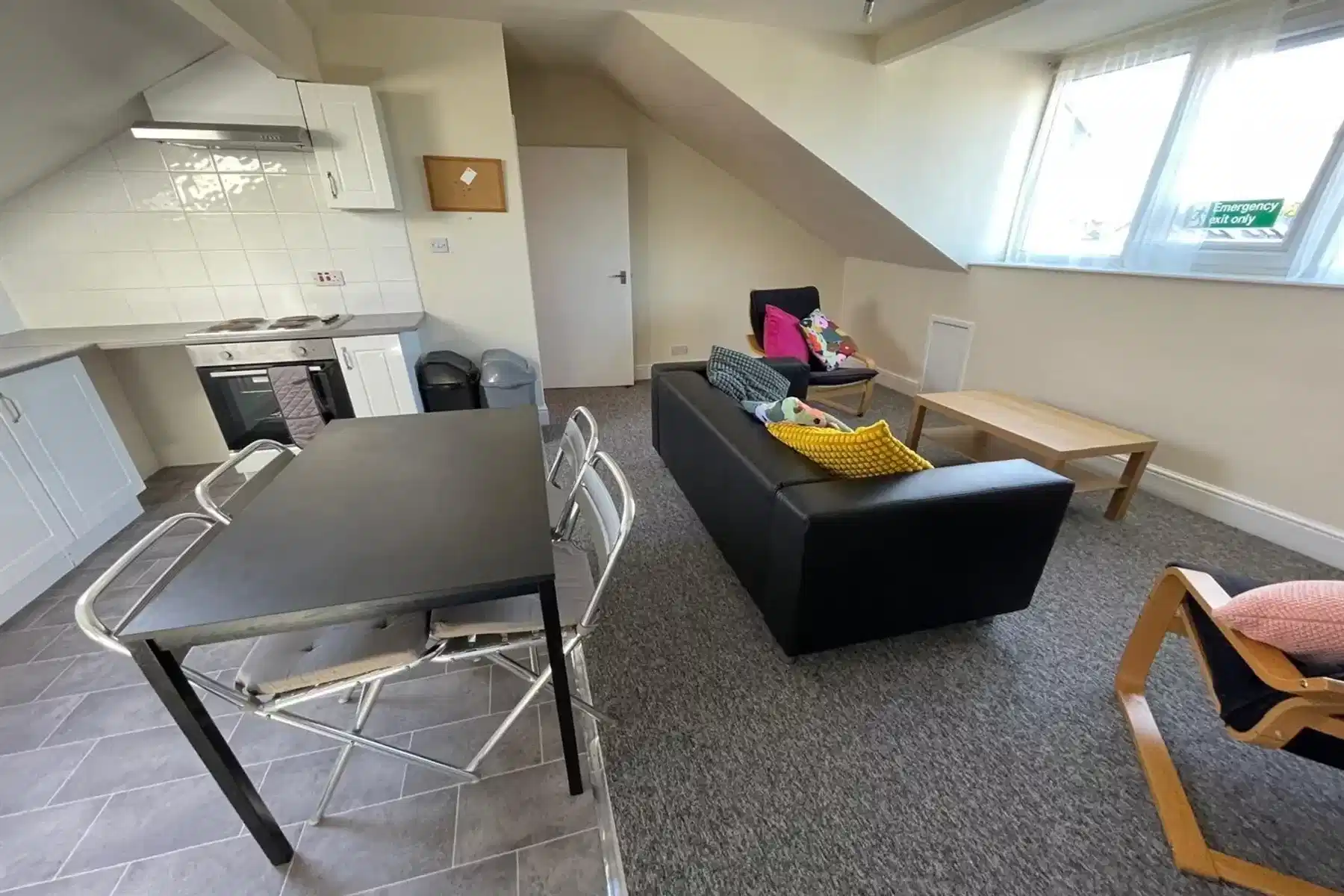 High Road Beeston, NG9 2LN, Nottingham - Nottingham, England, United Kingdom - Amenities