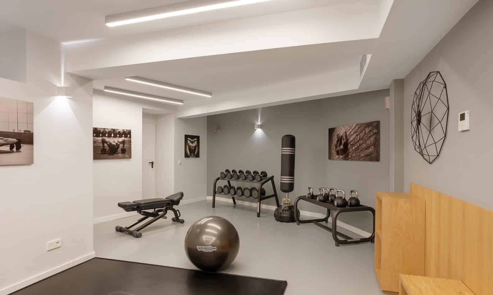 Papua, Madrid - Madrid, Spain - Amenities