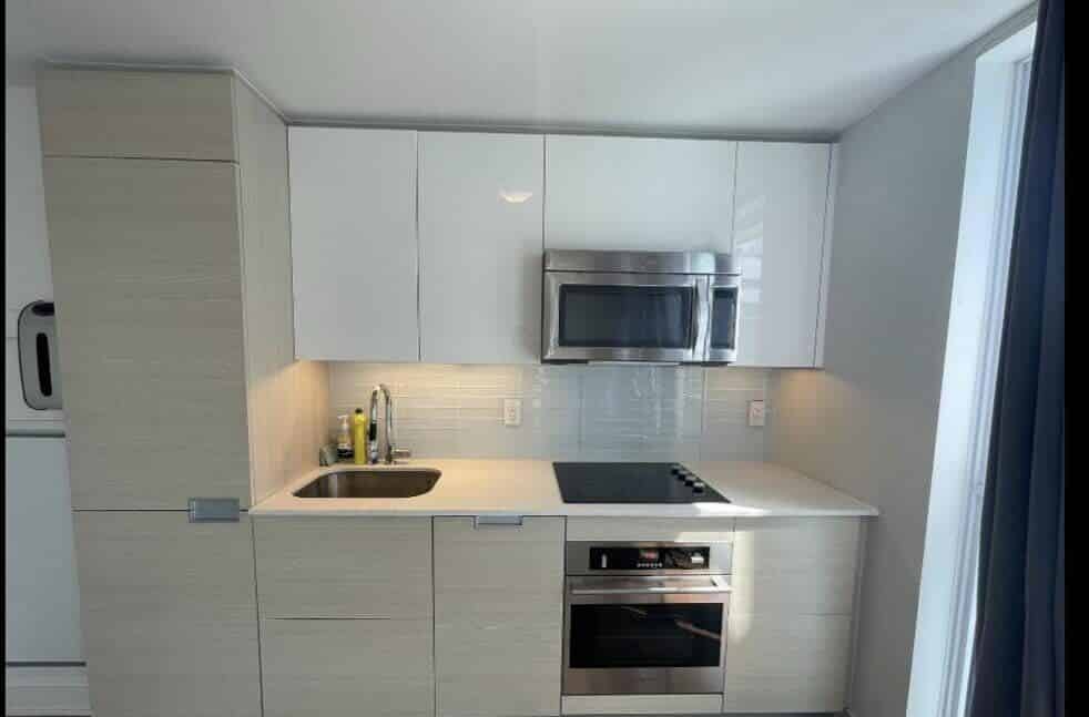 Flex Premium Room - Amenities?w=400&h=260&fit=crop&q=40&auto=format&trim=auto