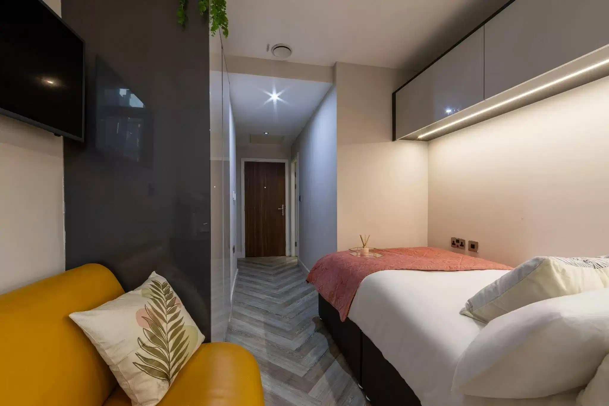 Amenities?w=400&h=260&fit=crop&q=40&auto=format&trim=auto