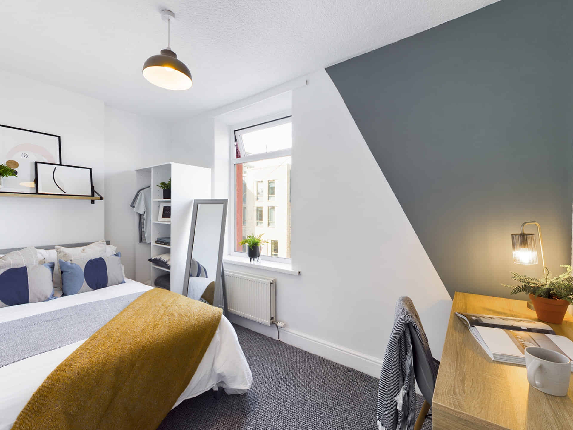 8 Bedroom 2 Bathroom Apartment - Bedroom?w=400&h=260&fit=crop&q=40&auto=format&trim=auto