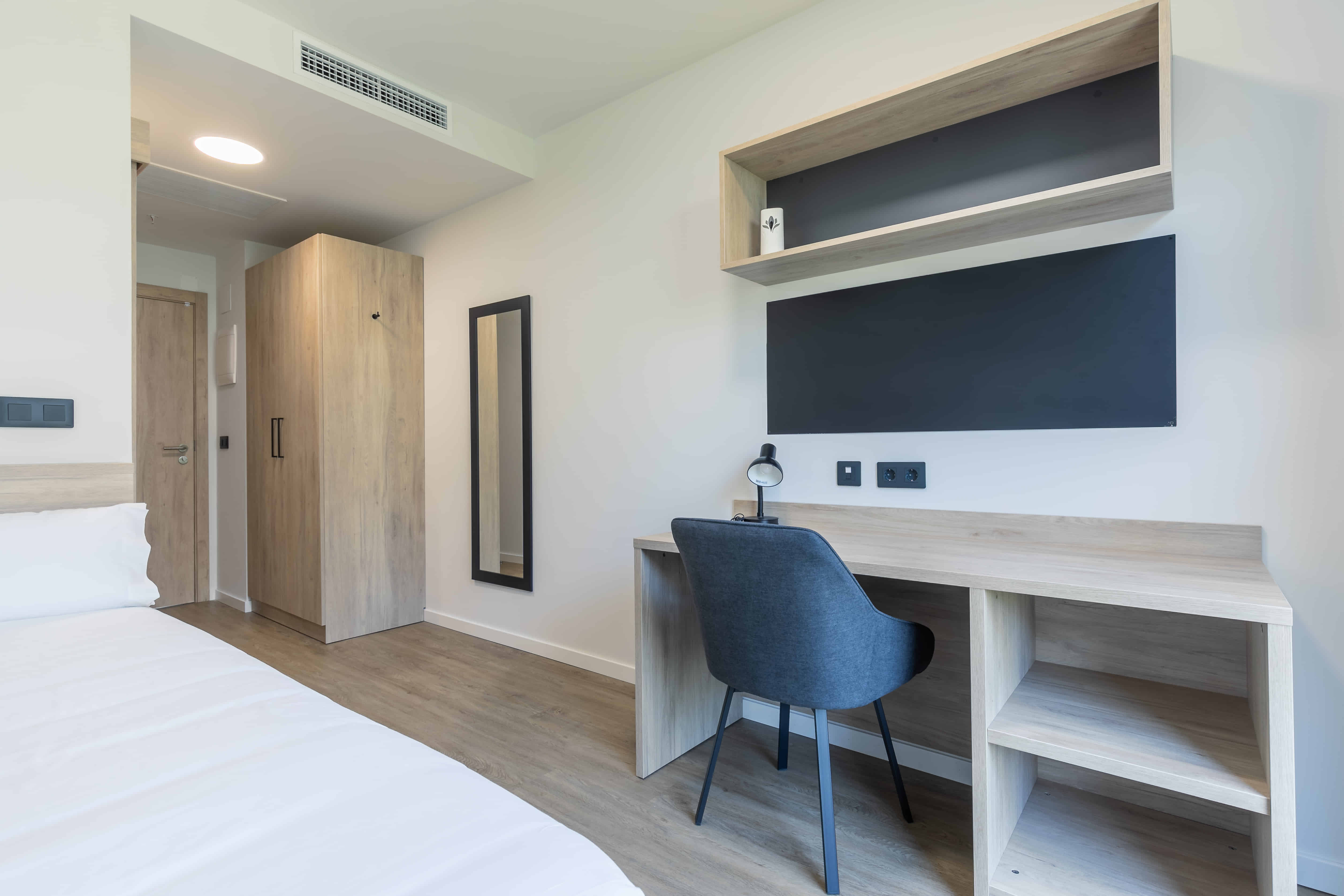 Amenities?w=400&h=260&fit=crop&q=40&auto=format&trim=auto