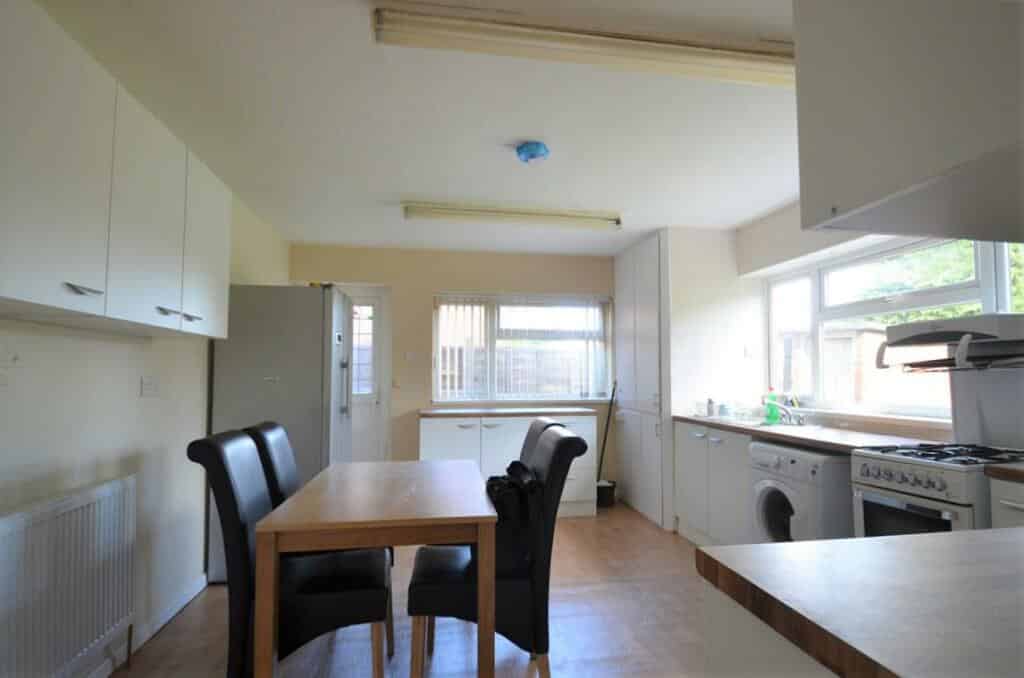 5 Bedroom Apartment,137 Gibbins Road, Selly Oak, Birmingham B29 6PW - Birmingham, England, United Kingdom - 5 Bedroom 2 Bathroom Apartment - Kitchen