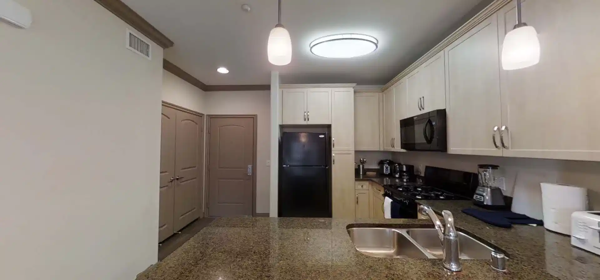 Amenities?w=400&h=260&fit=crop&q=40&auto=format&trim=auto