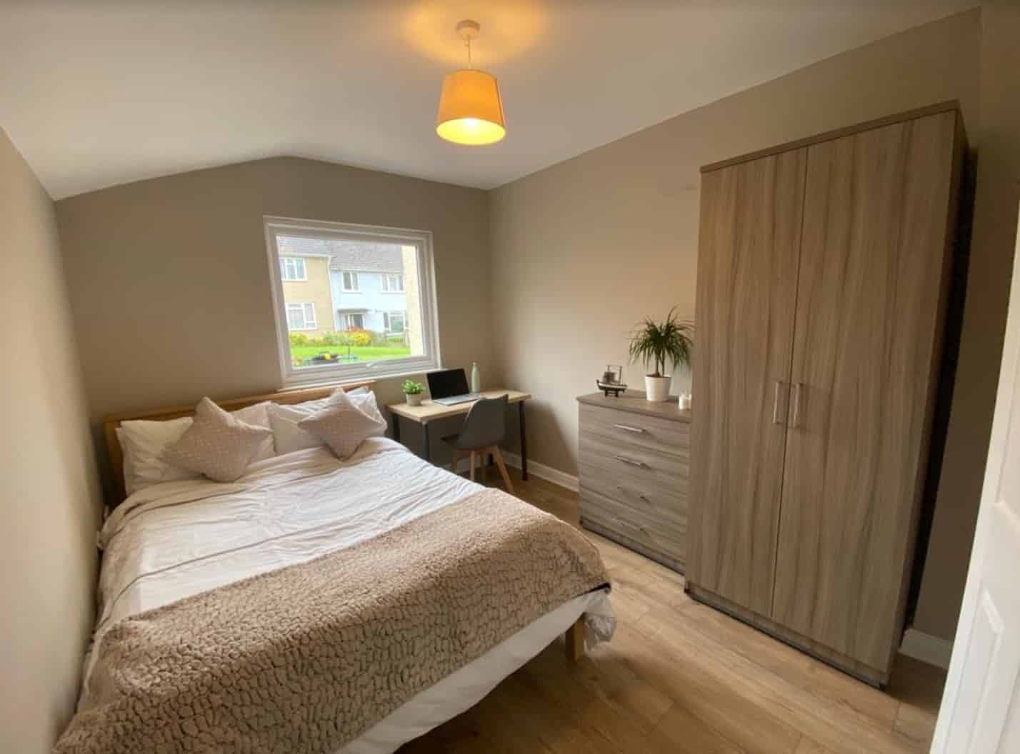 5 Bedroom 3 Bathroom Apartment - Bathroom?w=400&h=260&fit=crop&q=40&auto=format&trim=auto