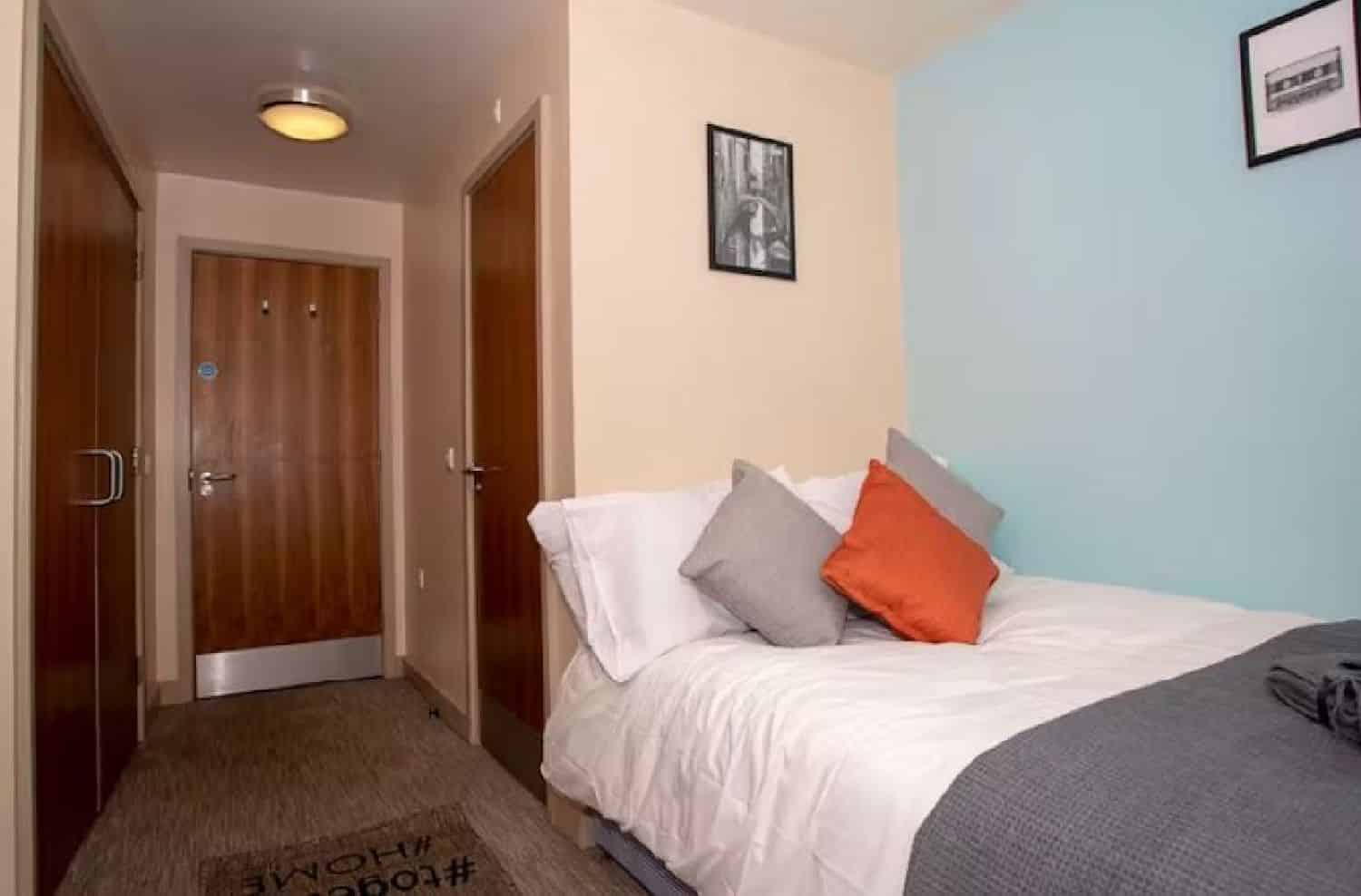 5 Bedroom 5 Bathroom Apartment - Bedroom?w=400&h=260&fit=crop&q=40&auto=format&trim=auto