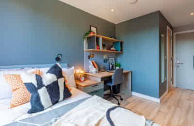 Common Area?w=400&h=260&fit=crop&q=40&auto=format&trim=auto