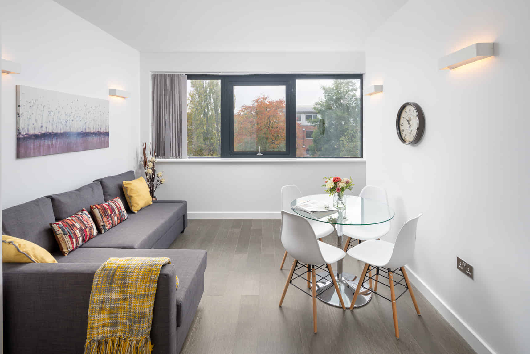 1 Bedroom 1 Bathroom Apartment - Bathroom?w=400&h=260&fit=crop&q=40&auto=format&trim=auto
