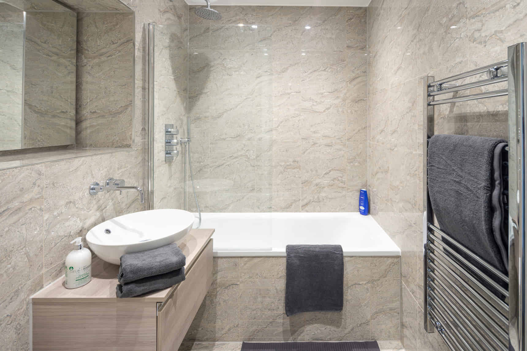 1 Bedroom 1 Bathroom Apartment - Kitchen?w=400&h=260&fit=crop&q=40&auto=format&trim=auto