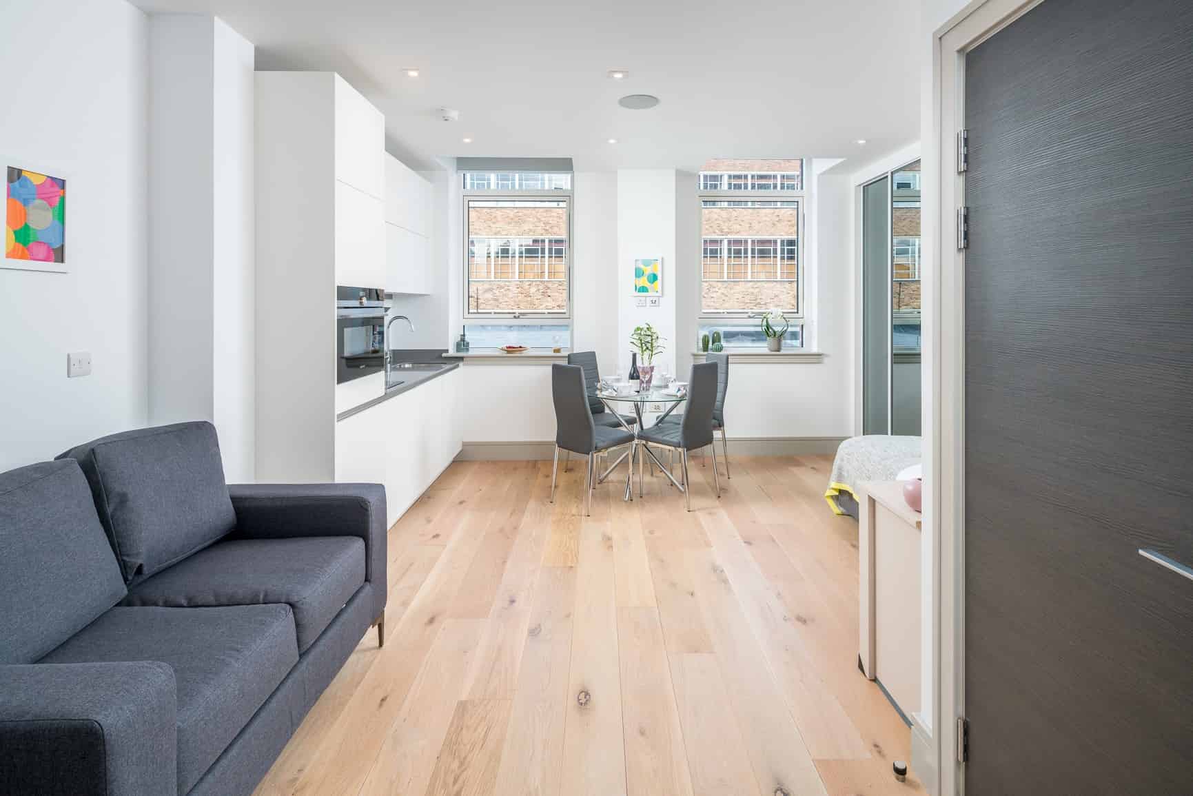 Studio Flat - Bathroom?w=400&h=260&fit=crop&q=40&auto=format&trim=auto
