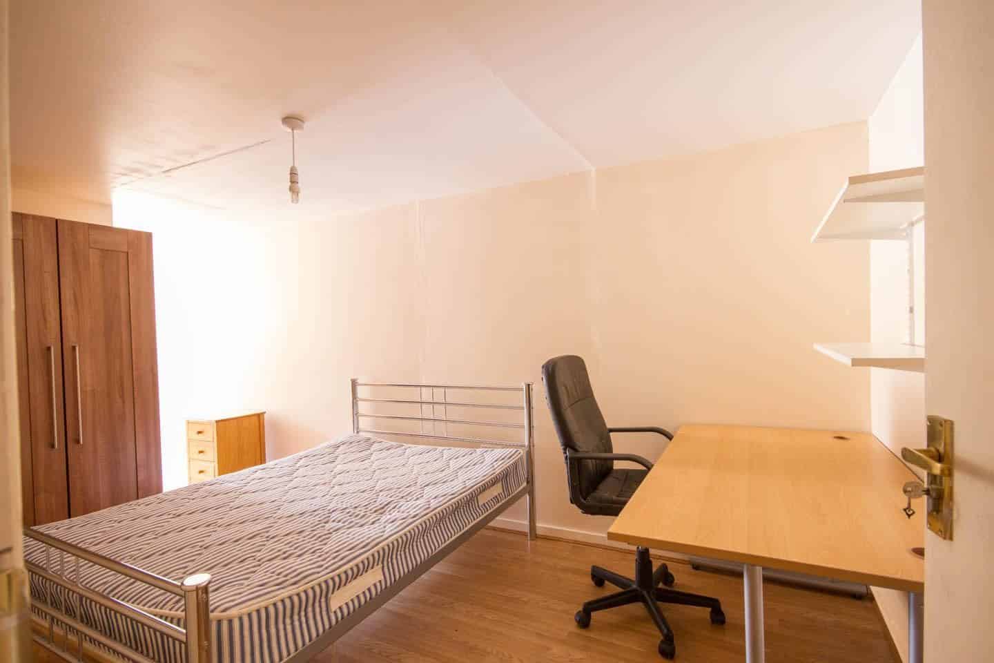 6 Bedrooms 6 Bathroom Apartment (1) - Kitchen?w=400&h=260&fit=crop&q=40&auto=format&trim=auto