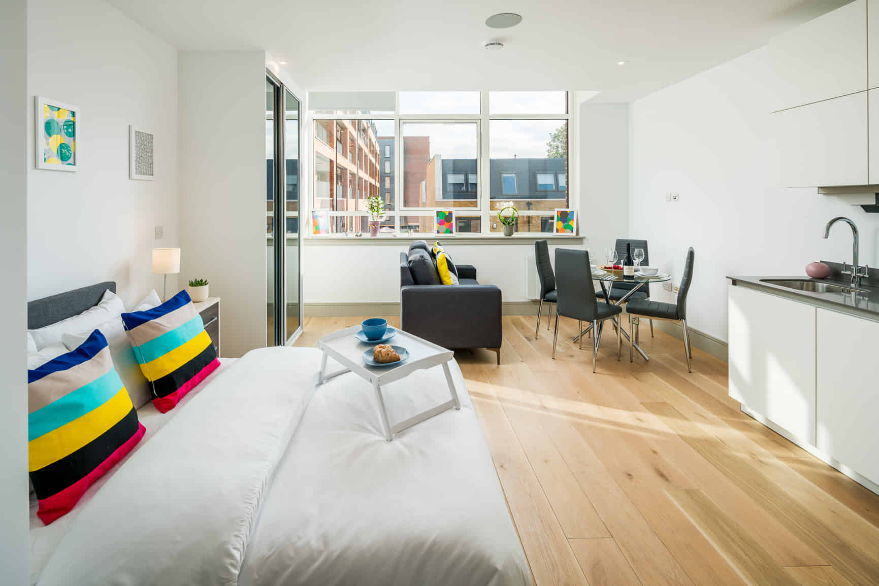 Studio Flat - Bathroom?w=400&h=260&fit=crop&q=40&auto=format&trim=auto