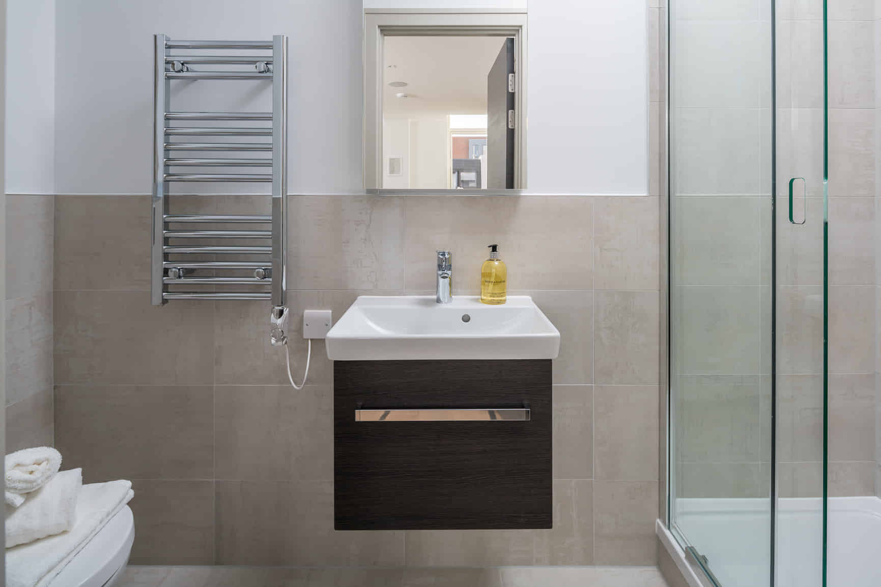 Studio Flat - Bedroom?w=400&h=260&fit=crop&q=40&auto=format&trim=auto
