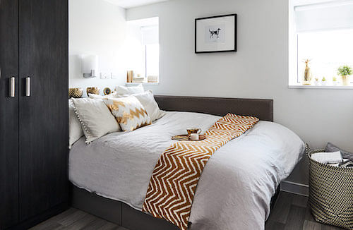 Bronze 2-Bed Apartment - Bedroom