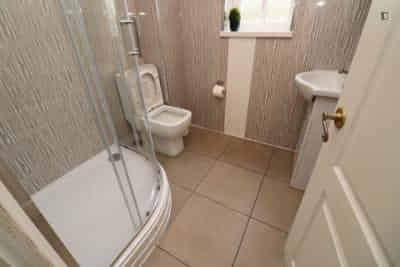 5 Bedroom 1 Bathroom Apartment - 3 - Bedroom?w=400&h=260&fit=crop&q=40&auto=format&trim=auto
