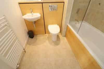 Kitchen?w=400&h=260&fit=crop&q=40&auto=format&trim=auto