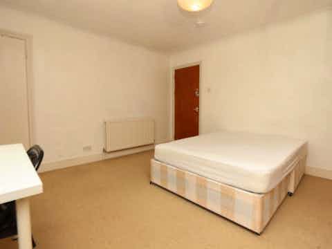 Inviting double bedroom in Barlett Park  - Bedroom