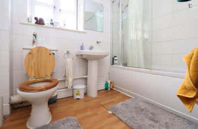 Inviting double bedroom in Barlett Park  - Bathroom