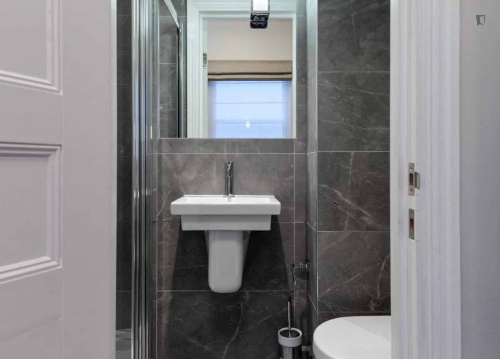 Studio Room, Gloucester Pl, London W1U 6JS (Studio 3) - London, England, United Kingdom - Studio - Bathroom
