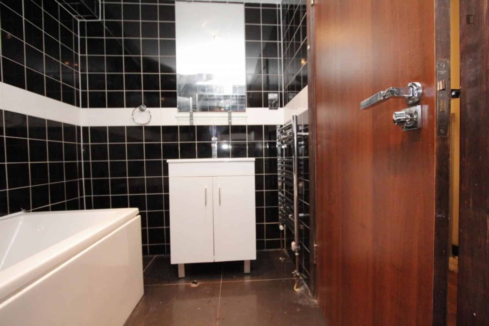 3 Bedroom 1 Bathroom Apartment - Common Area?w=400&h=260&fit=crop&q=40&auto=format&trim=auto