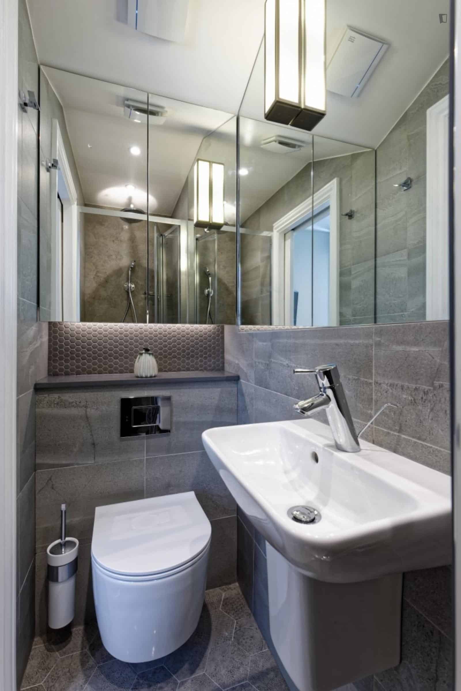 Studio Room, Nottingham Pl, London, W1U 5LS (Studio 3) - London, England, United Kingdom - Studio - Bathroom