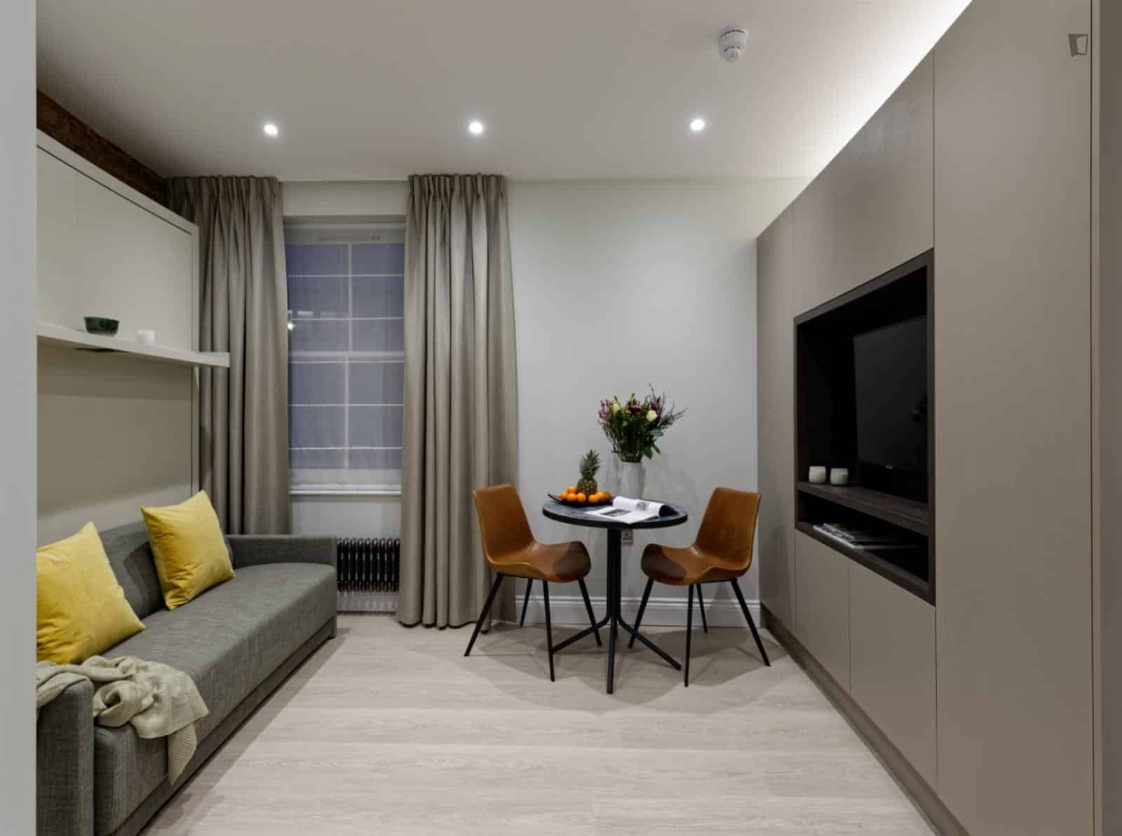 Studio - Common Area?w=400&h=260&fit=crop&q=40&auto=format&trim=auto