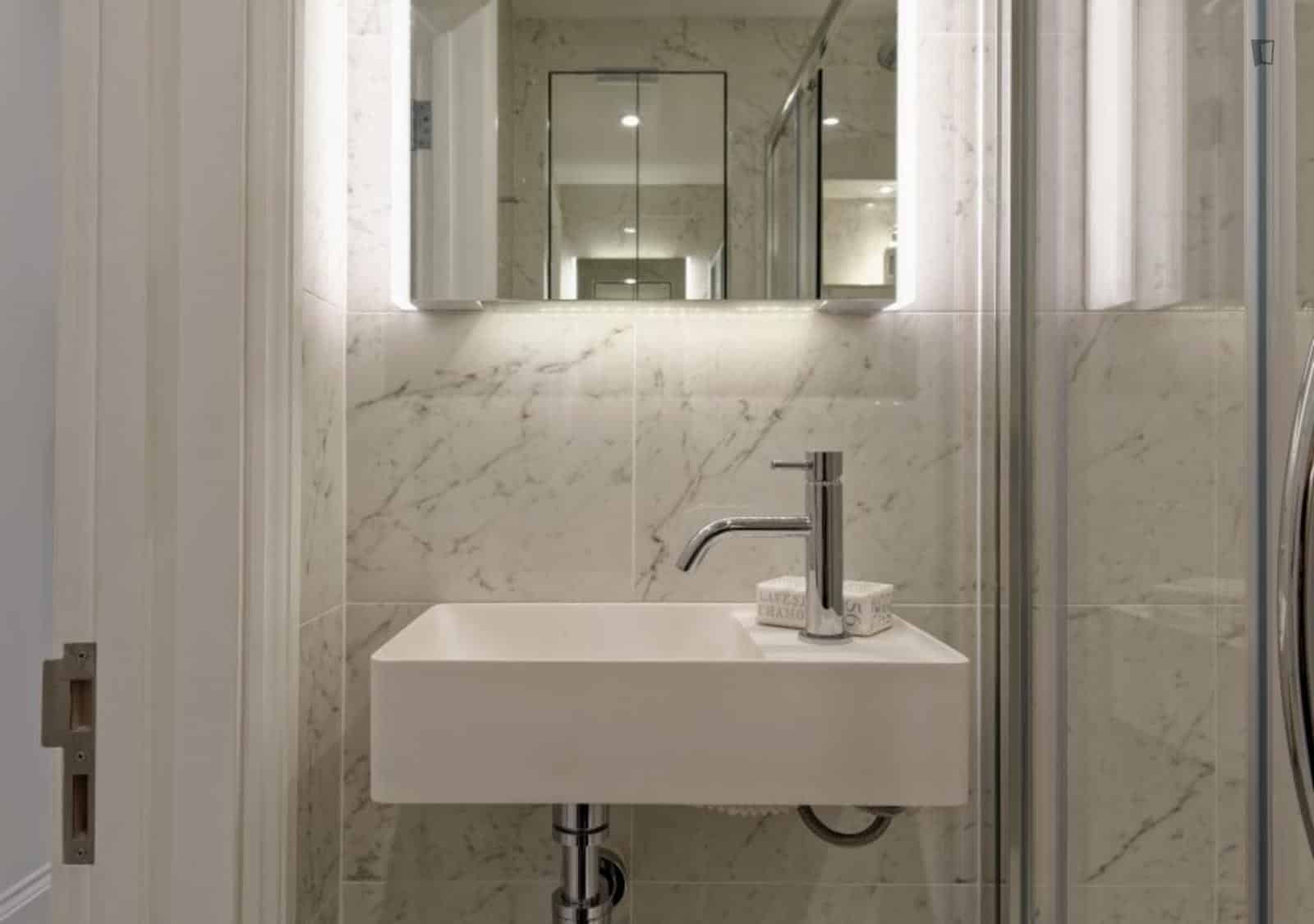 Studio Room, Kensington Gardens, London, W8 4PX (Studio 3) - London, England, United Kingdom - Studio - Bathroom