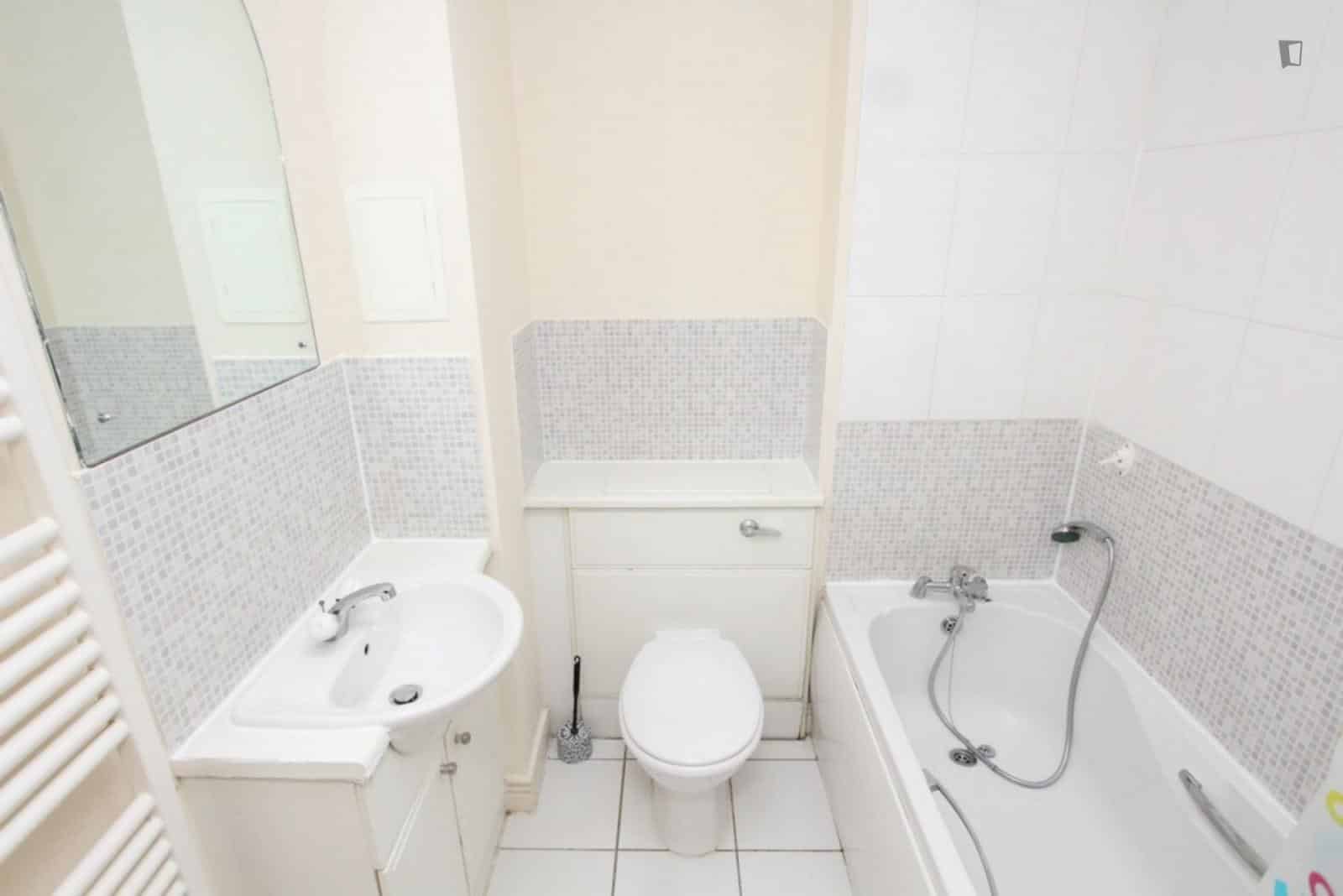 3 Bed 1 Bath - Bedroom?w=400&h=260&fit=crop&q=40&auto=format&trim=auto