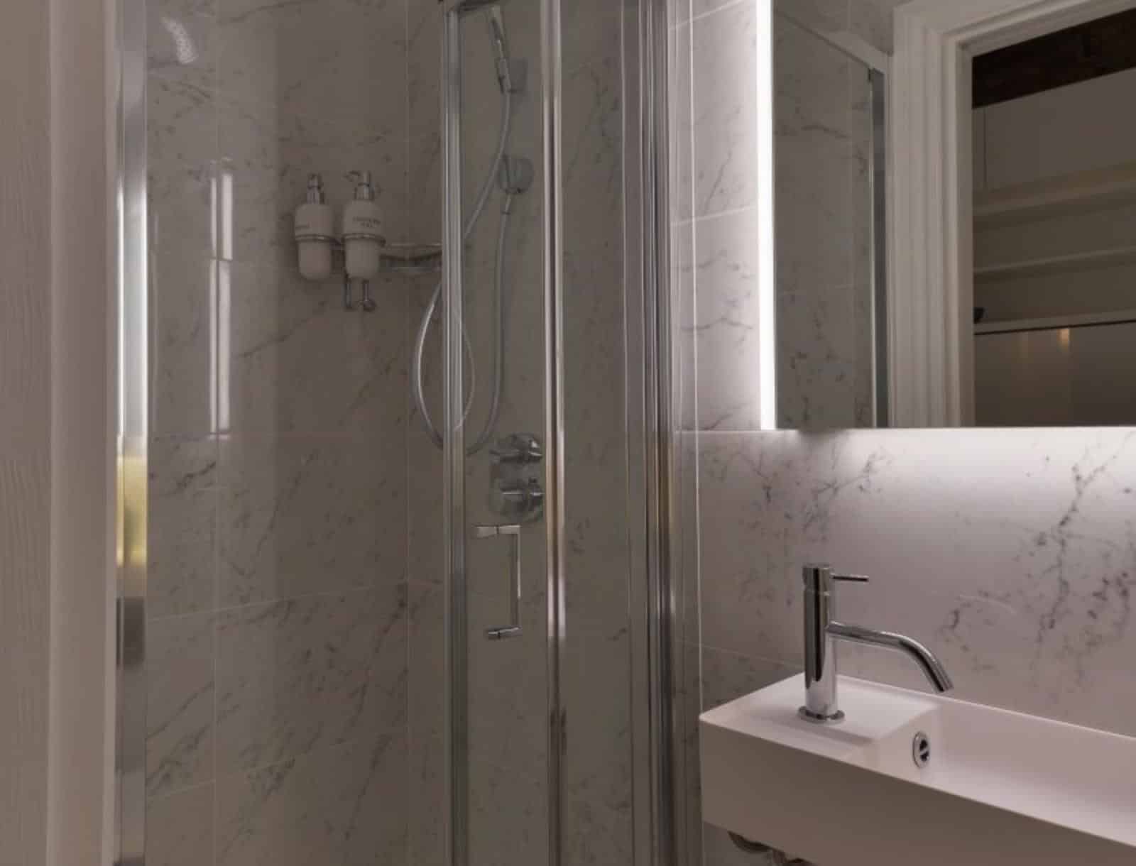 Studio Room, Linden Mews, London, W2 4HE (Studio 15) - London, England, United Kingdom - Studio - Bathroom
