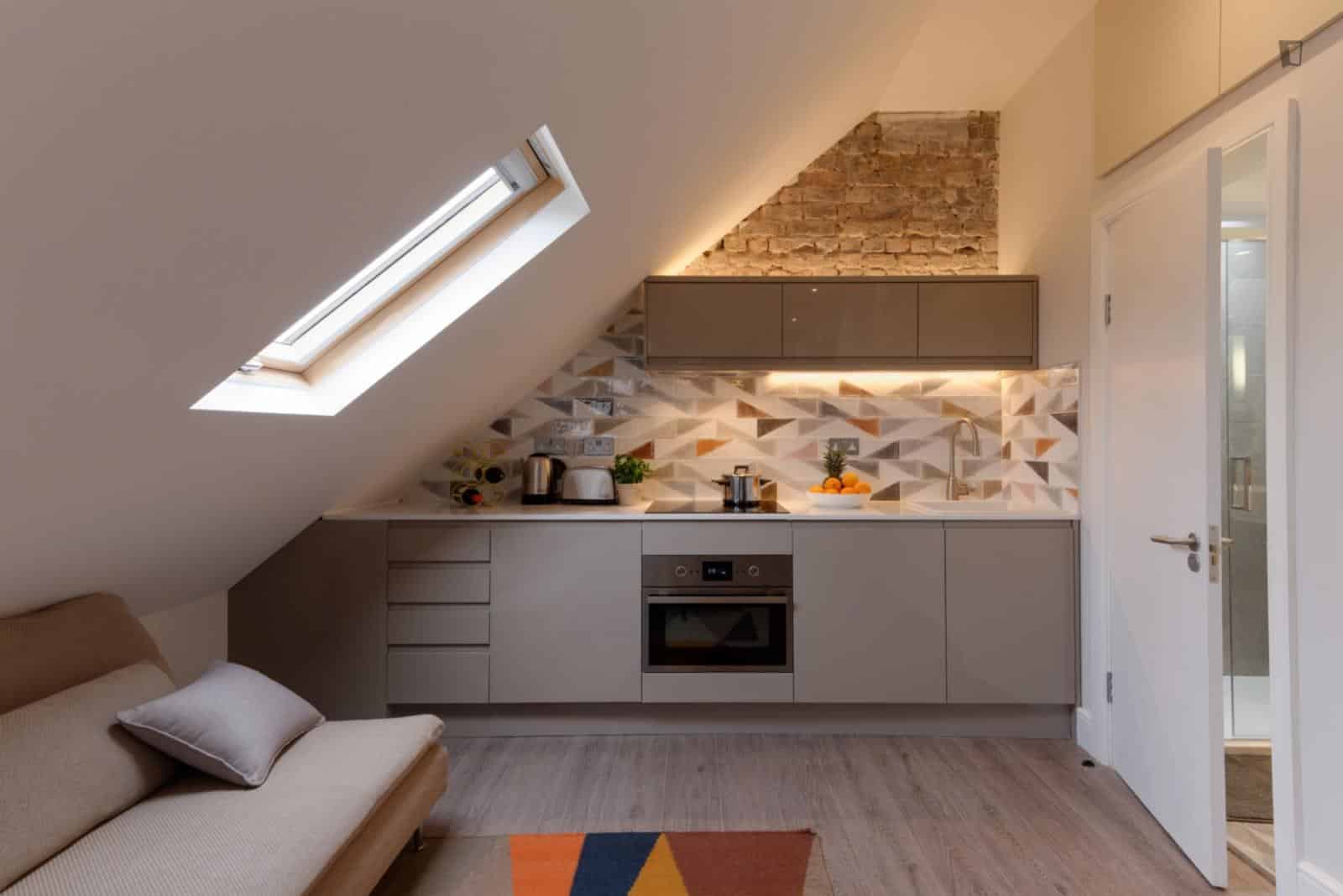 Studio - Bedroom?w=400&h=260&fit=crop&q=40&auto=format&trim=auto
